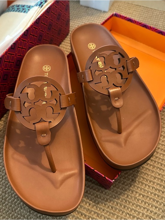 Tory Burch Miller Cloud Thong Sandals in Tan, New in the Box Sz 8.5 - Picture 4 of 8